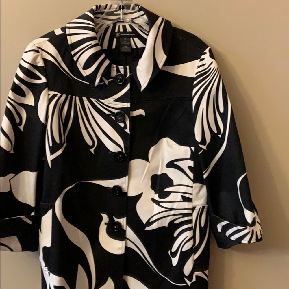 iNC black and white 3/4 flare sleeve jacket